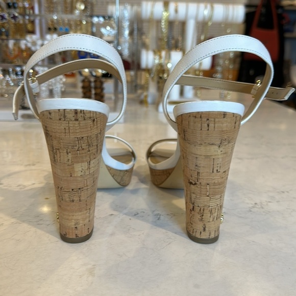 Michael Kors white leather heeled sandals size 7 - Picture 4 of 8